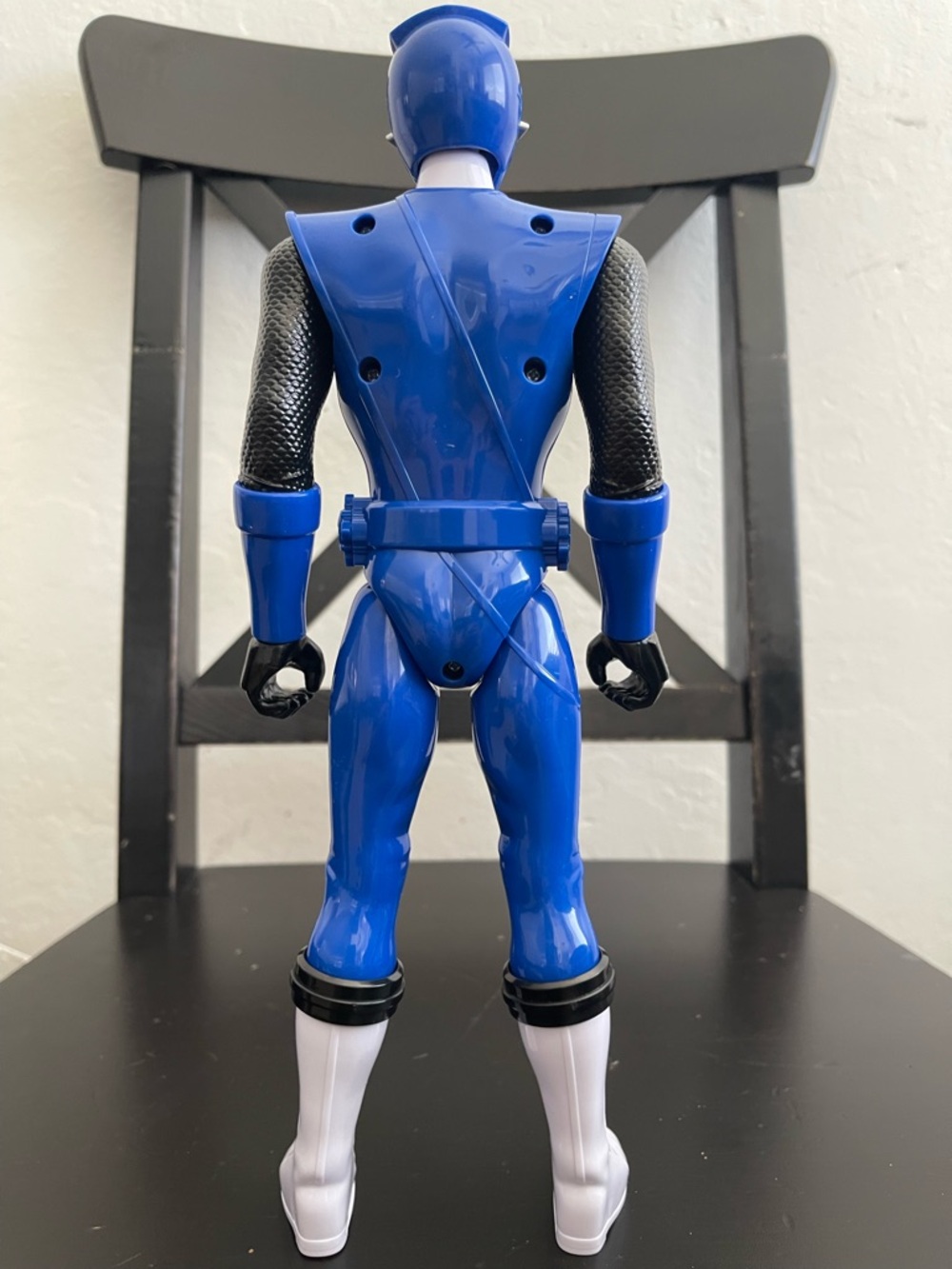 Blue Power Ranger Action Figure with Gold Belt - Picture 3 of 4